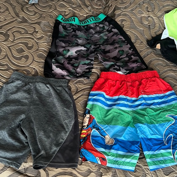 Boys size 7 used hem loose in ninja turtle but wearable - Picture 2 of 7